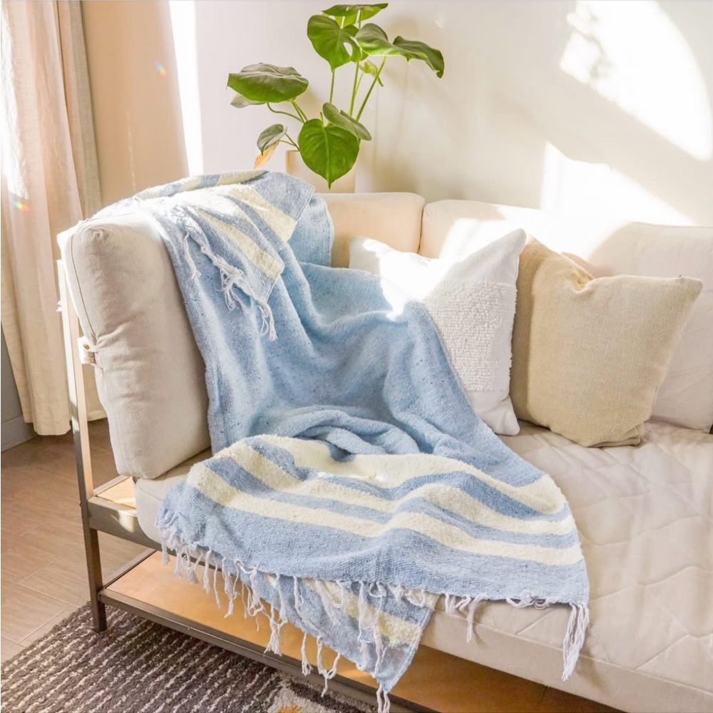 BNIB Sundream Malibu Throw Blanket / 🛍️ Cozy Blue Cream Striped Throw Blanket